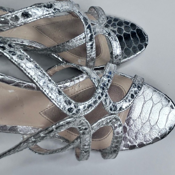 Isola‎ Fidelia Metallic Crocodile Silver 3” Wedge Strappy Heels Sandal Shoes 9 - Picture 11 of 17